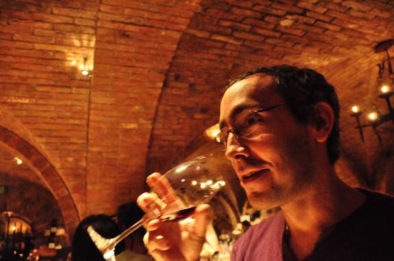 Provando os vinhos da vinícola Castello di Amorosa, no Napa Valley, na Califórnia, nos Estados Unidos